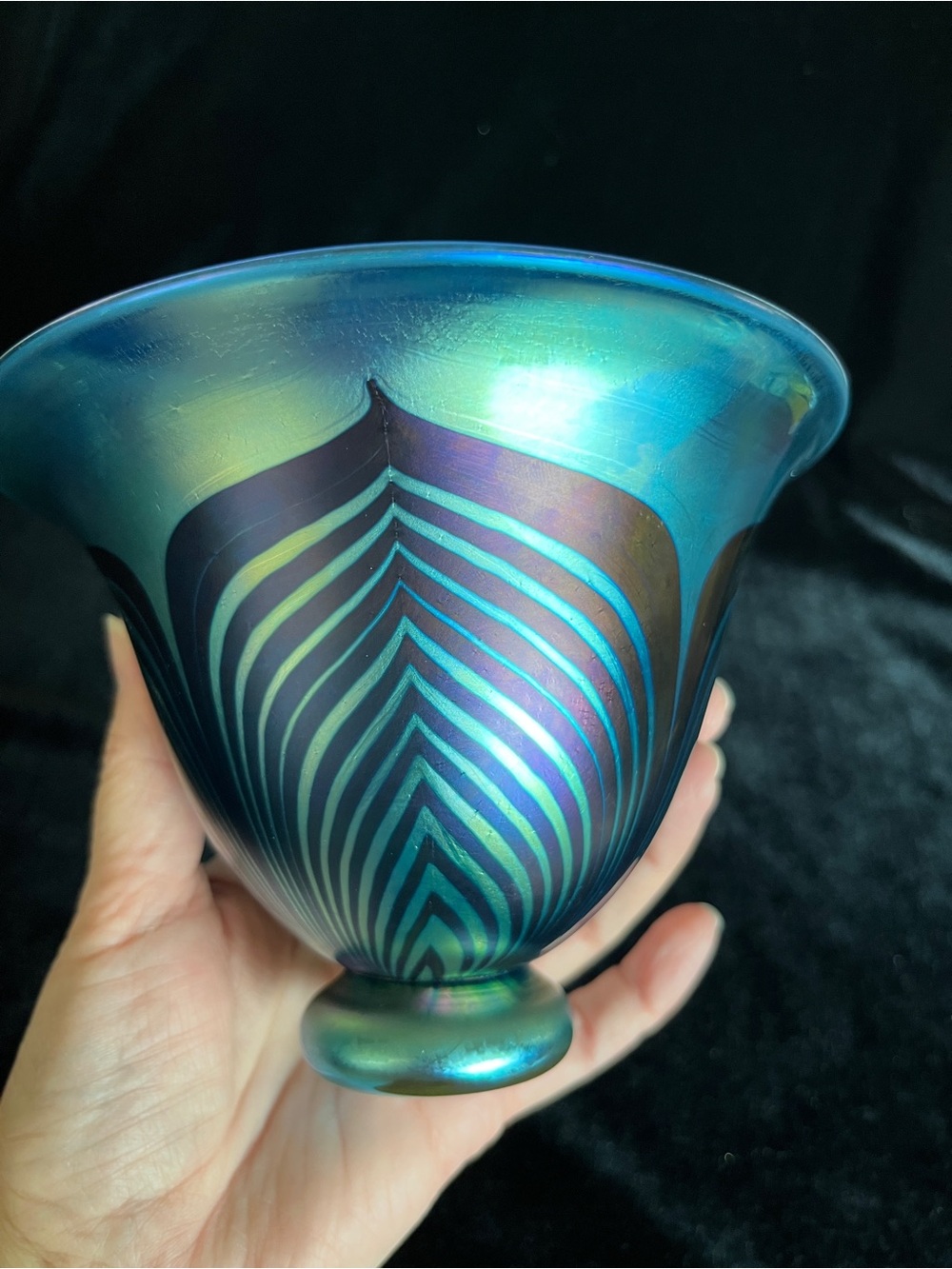 DONALD CARLSON Blue Green Peacock Pulled Feather Iridescent Art Glass Bowl